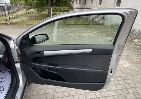 Opel Astra cena 15900 przebieg: 182000, rok produkcji 2006 z Gniezno małe 436